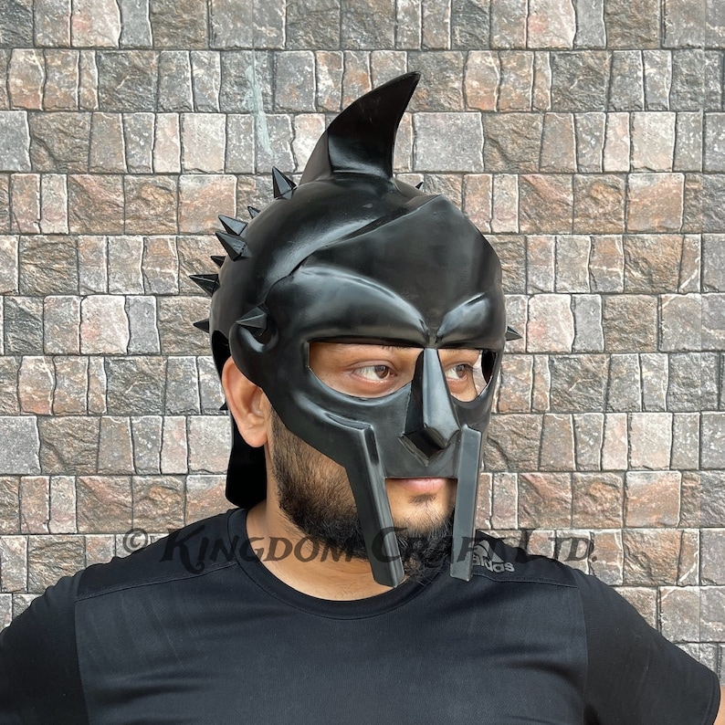 Gladiator Maximus Helmet — Home Office Display view 10