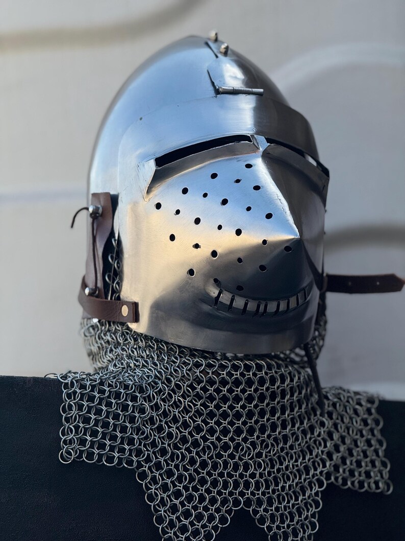 Bascinet Aventail Pig Face Helmet — Padded Chainmail view 3
