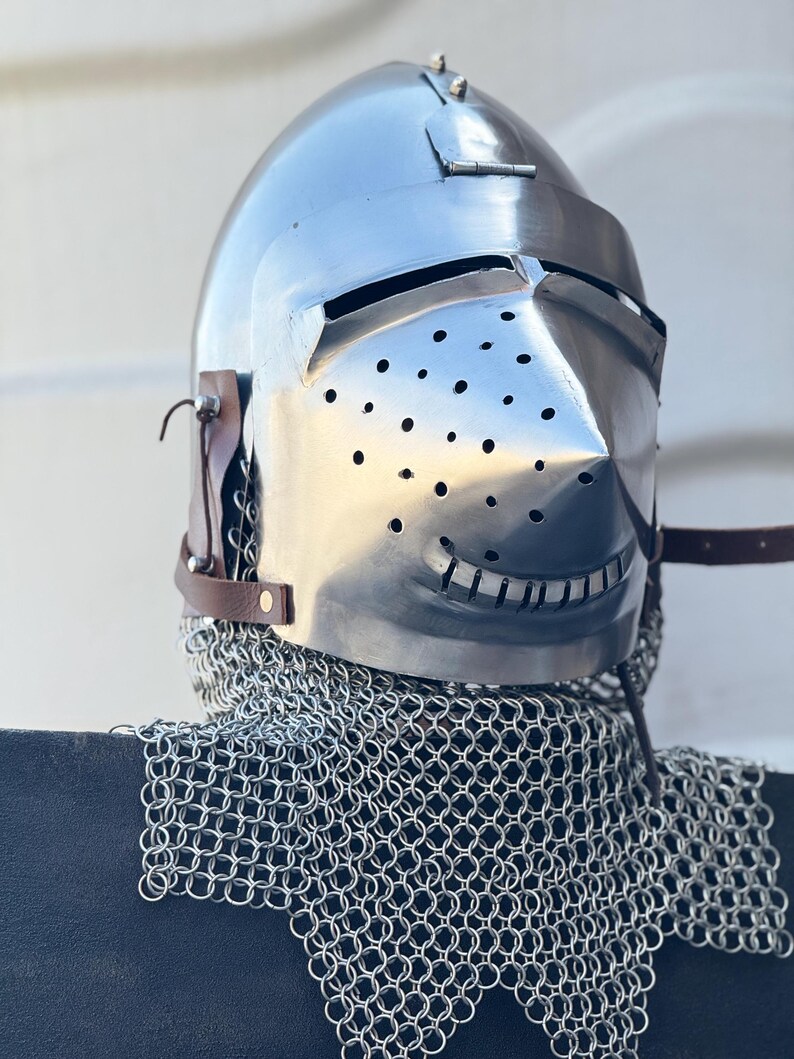 Bascinet Aventail Pig Face Helmet — Padded Chainmail view 9