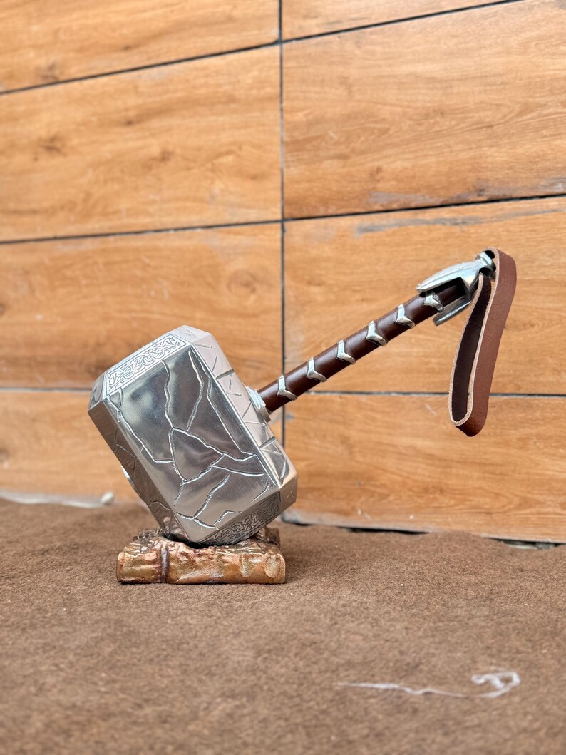 Damage Avenger Shield & Thor Hammer Set with Aluminum Replica view 7