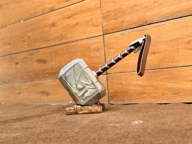 Damage Avenger Shield & Thor Hammer Set with Aluminum Replica view 8