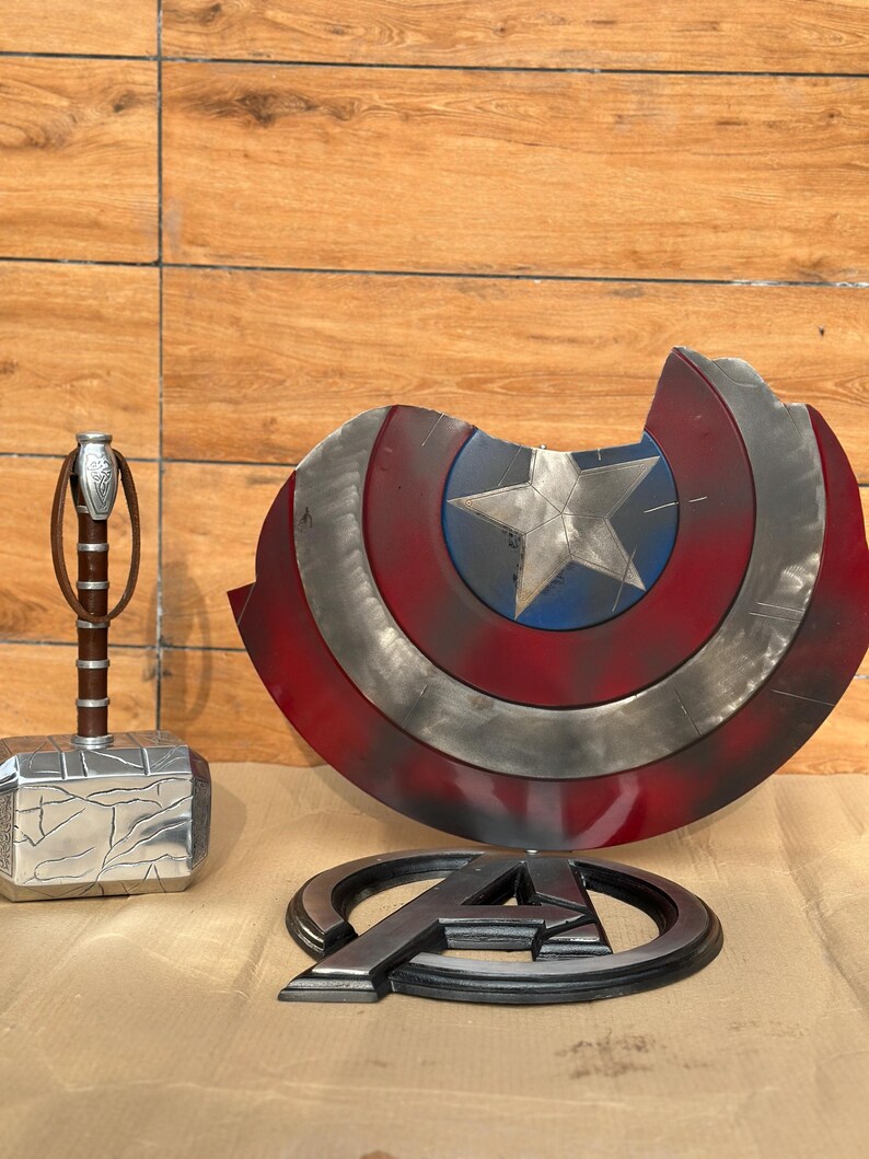 Damage Captain America Shield & Thor Hammer with Steel Avenger Replica view 3