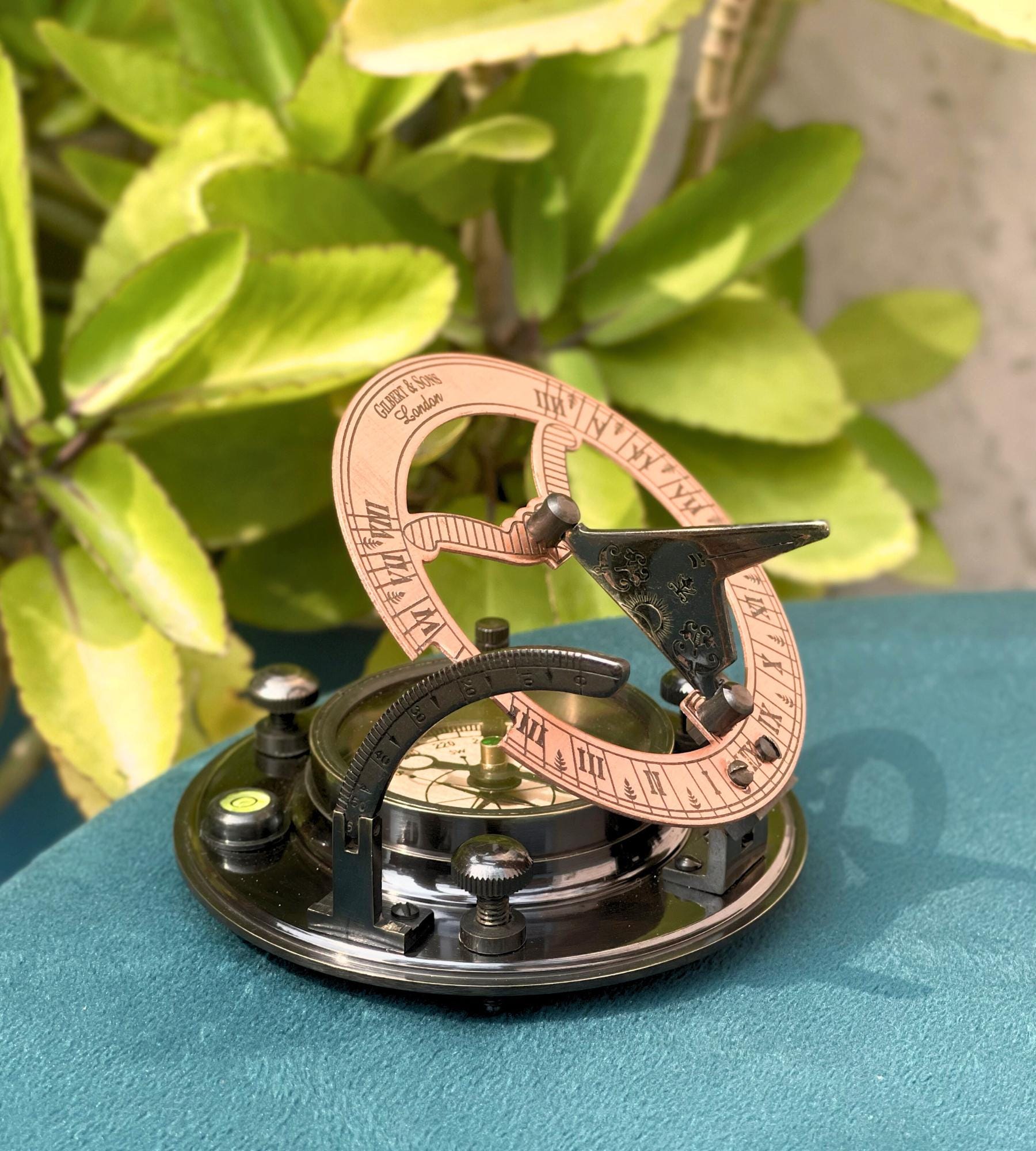 Antique Brass Sundial Compass with Fitted Wooden Presentation Box view 3