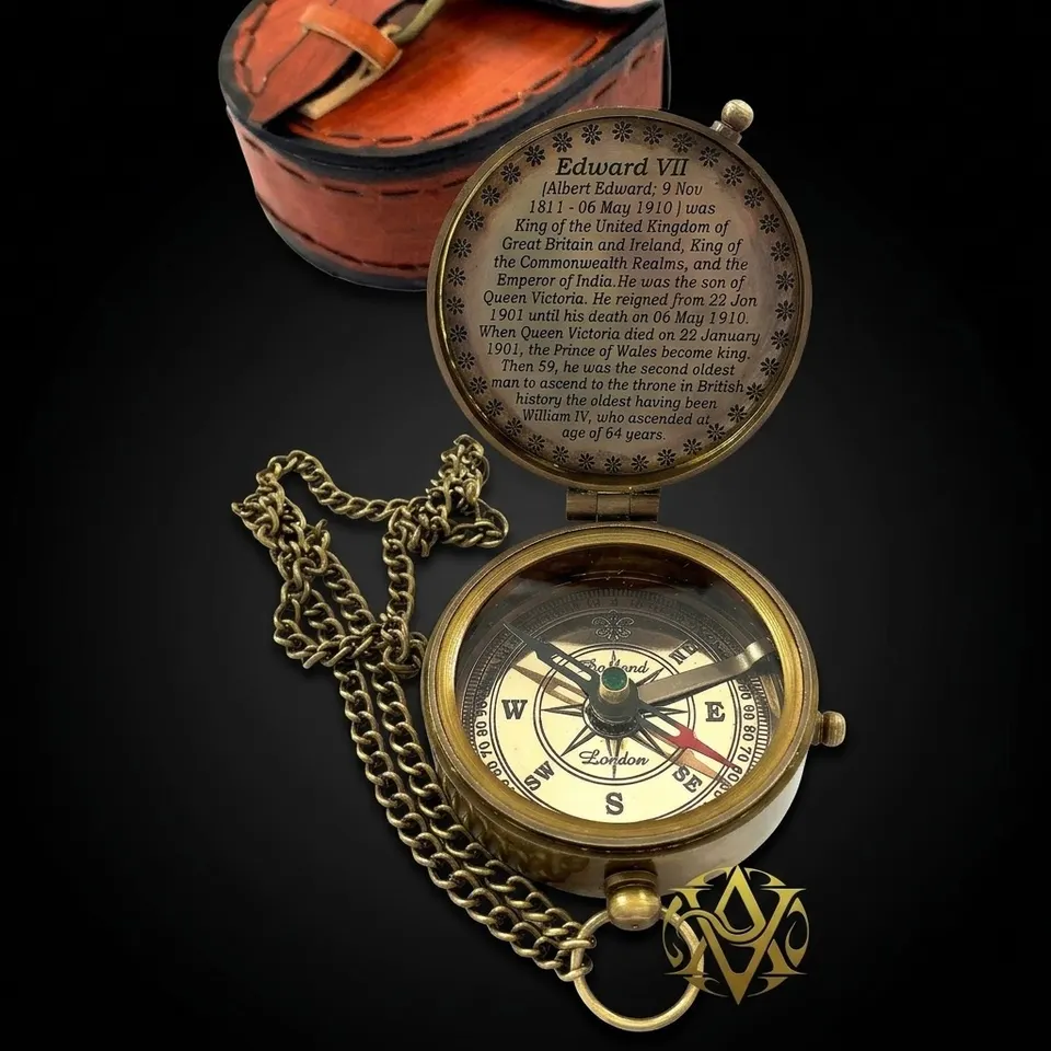 King Edward XI Compass, Leather Case